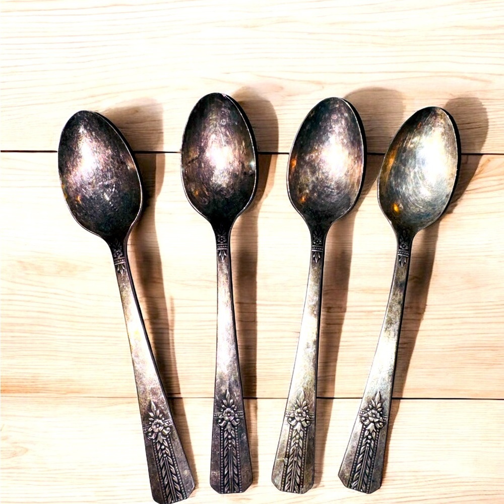 4 Antique Small Spoons Tea Baby Condiment Desert